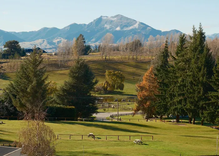 Sundale Arch Boats * Wanaka